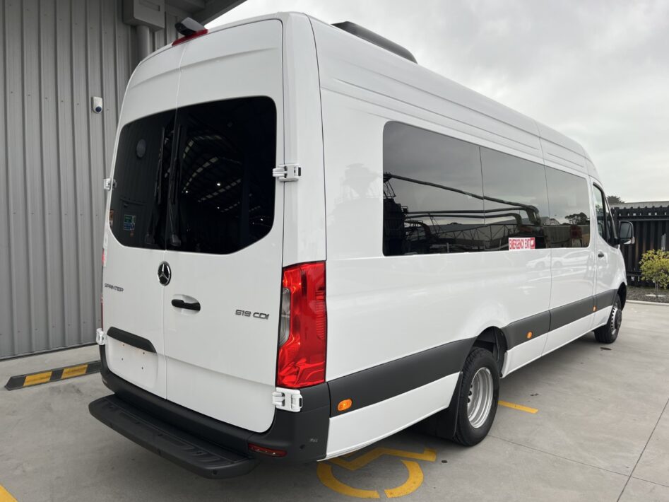 2025 Mercedes Sprinter 519 Minibus 17 Seat